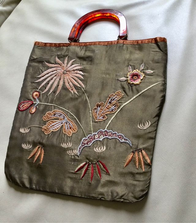Borsa in tessuto ricamato