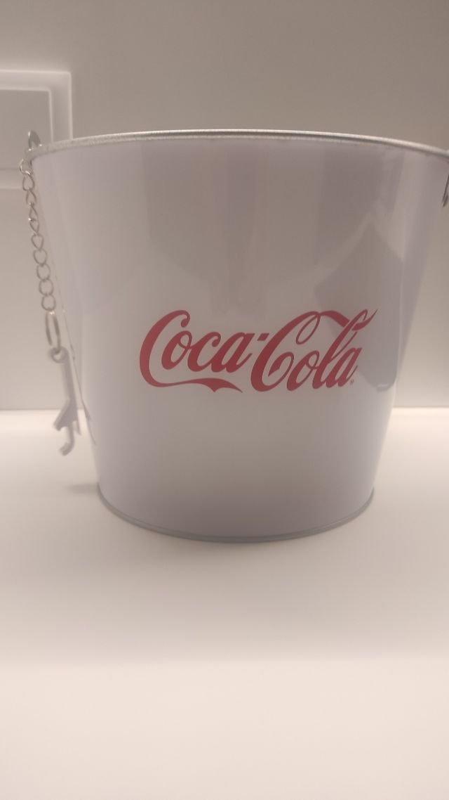 Cubo y gorro Coca-Cola