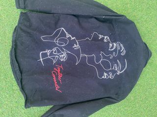 Sobre camisa vaquera negra Zara