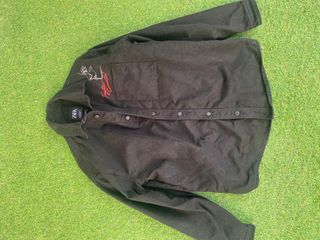 Sobre camisa vaquera negra Zara
