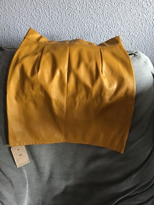 Minifalda, de poli piel, con cremallera