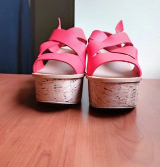 Sandalia cuña coral