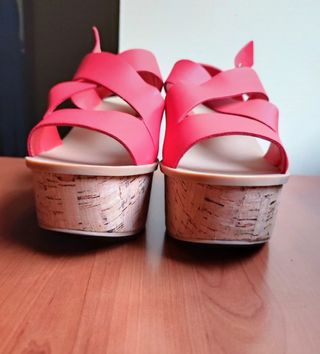 Sandalia cuña coral