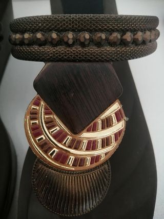 zapatillas de goma con cuña. 