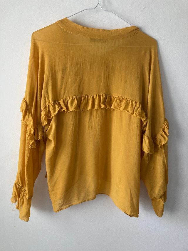 Camisa color mostaza 