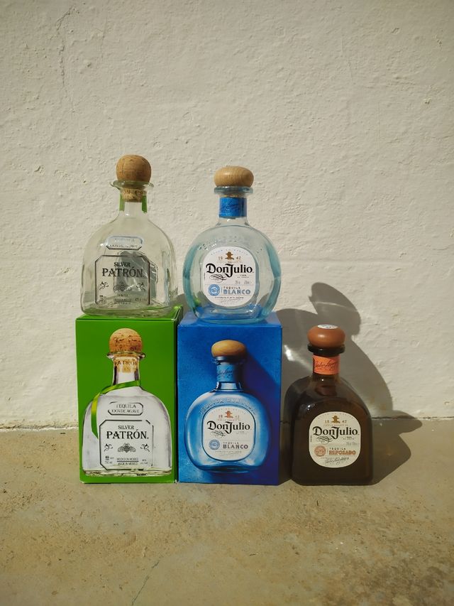 Botellas Tequila y Mezcal