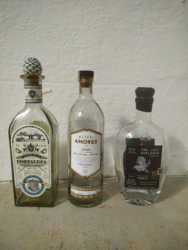 Botellas Tequila y Mezcal