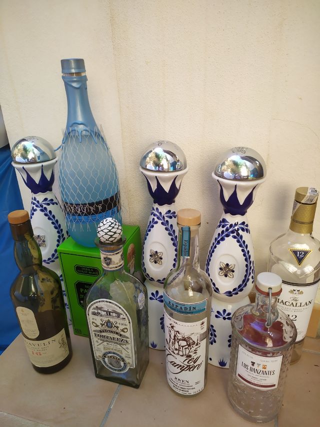 Botellas Tequila y Mezcal