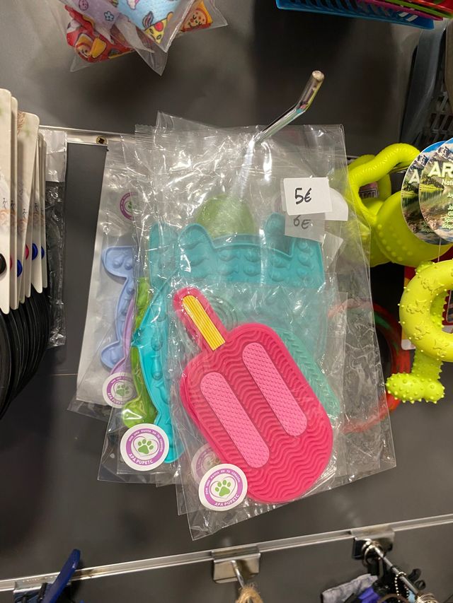 LICKIMAT PARA PERROS Y GATOS