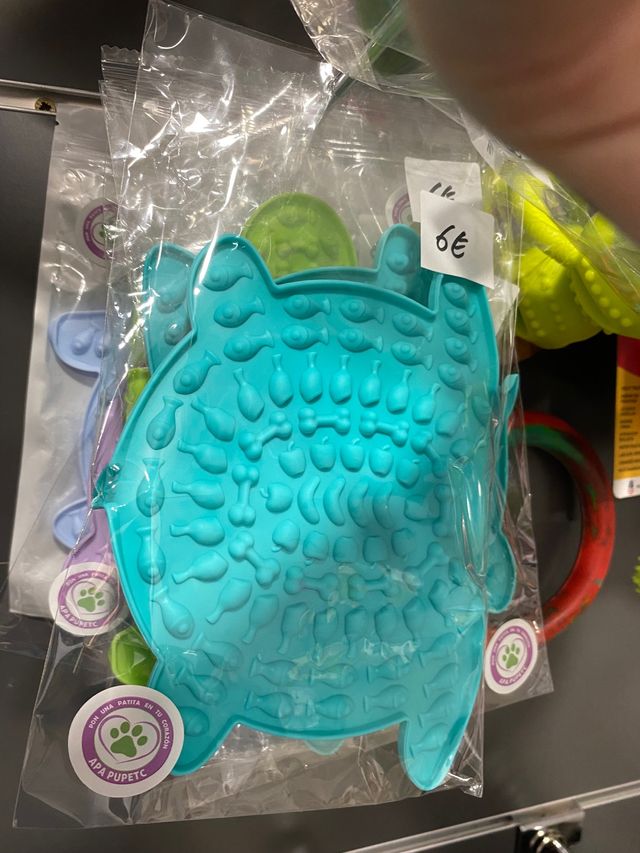 LICKIMAT PARA PERROS Y GATOS