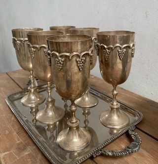 Set di bicchieri in alpaca con placcatura in argento.