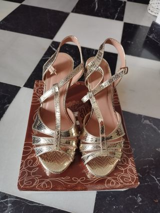 ZAPATO DE TACÓN 