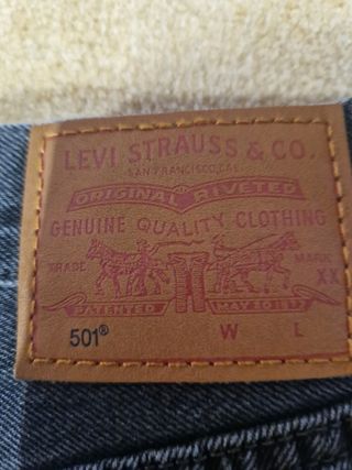 Pantalón negro de levis