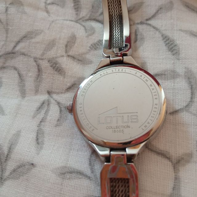 Reloj Lotus