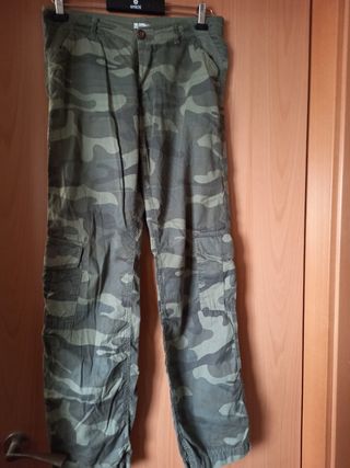 Pantalón camuflaje tipo militar
