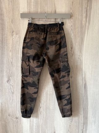 Pantalón militar Bershka 