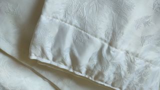 Cortinas Florales Blancas de Raso