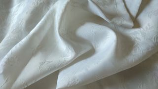 Cortinas Florales Blancas de Raso