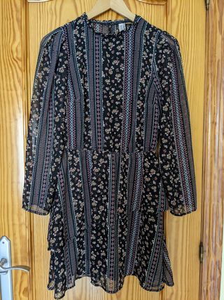 Vestido romántico floral capas