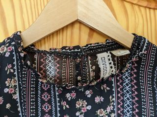 Vestido romántico floral capas