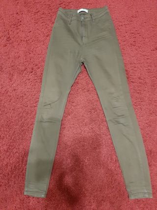 Pantalón pitillo verde militar talla 34
