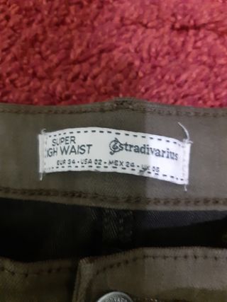 Pantalón pitillo verde militar talla 34