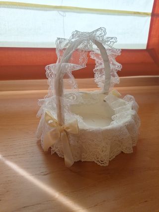 Cesta arras,alianzas y pétalos 