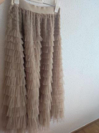 conjunto invitada boda falda tul y body beig