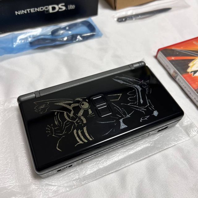 Nintendo DS Lite Dialga Palkia Centro Pokemon JP