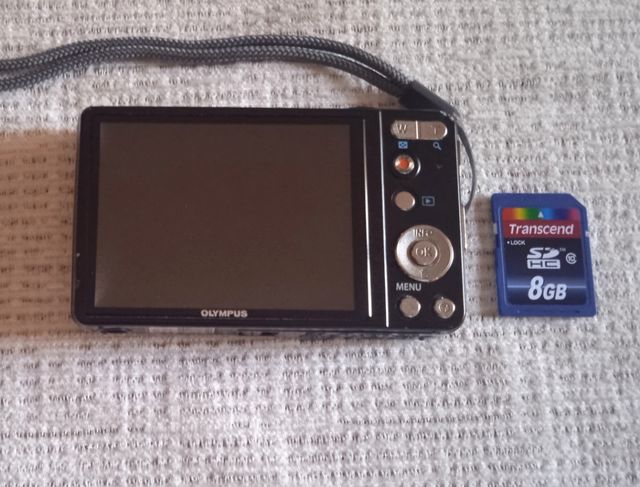 Cámara de fotos digital y videocámara HD OLYMPUS
