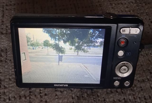 Cámara de fotos digital y videocámara HD OLYMPUS