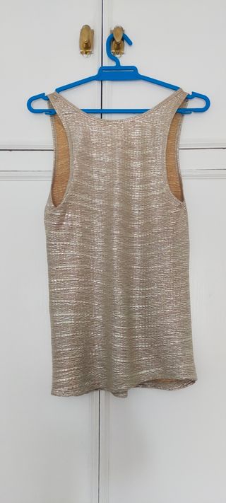 Camiseta de tirantes dorada