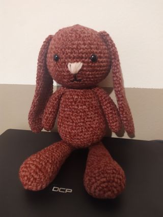 pupazzo coniglio amigurumi uncinetto