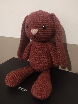 pupazzo coniglio amigurumi uncinetto