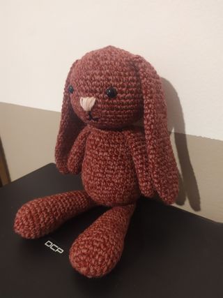 pupazzo coniglio amigurumi uncinetto