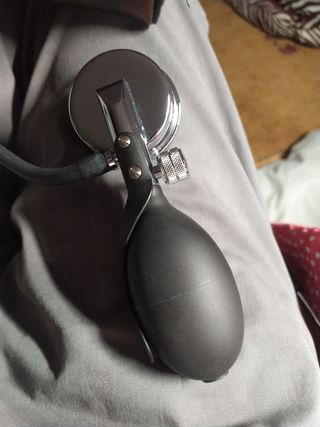 Tensiómetro y fonendoscopio