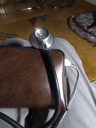 Tensiómetro y fonendoscopio