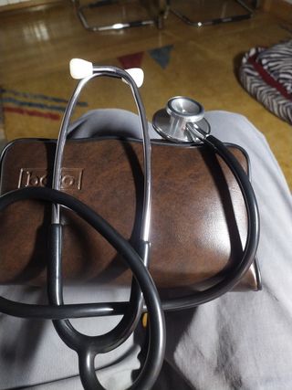 Tensiómetro y fonendoscopio