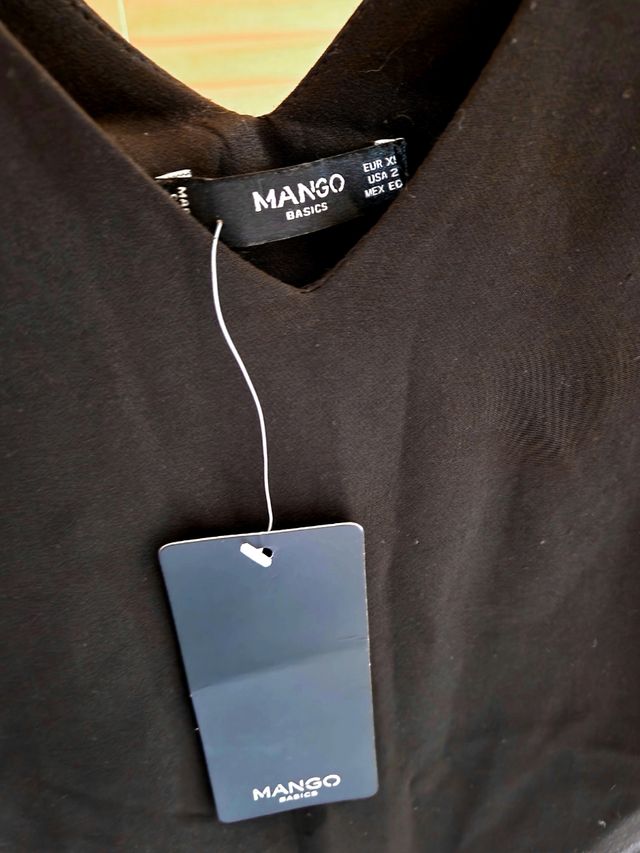 Vestido negro Mango
