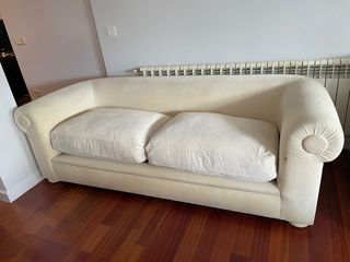 Sofá chéster liso porte incluido