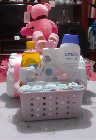 Regalo para bebés: carrito o moto de pañales.