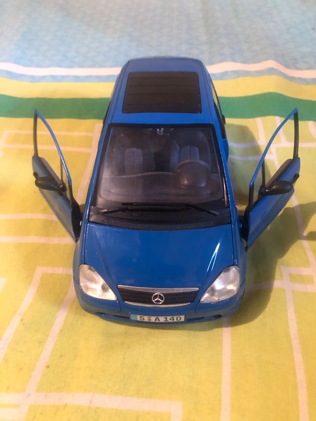 Coche de Metal - Mercedes Benz - A Class 1/18