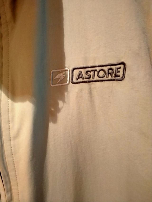 Chubasquero gris claro