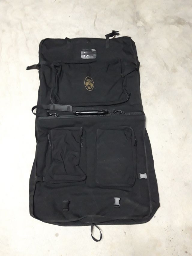 Porta trajes militar