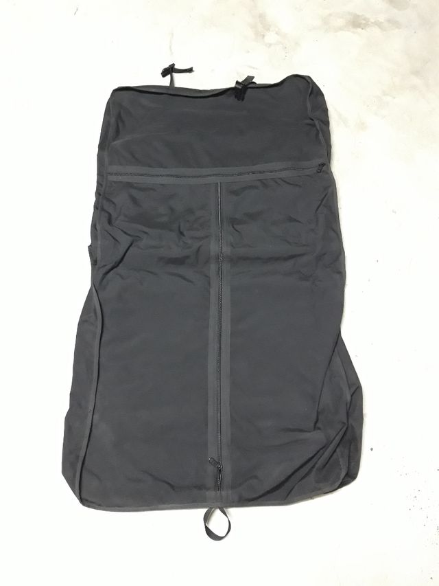 Porta trajes militar