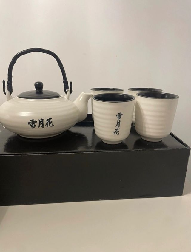 Juego tetera + 4 tazas