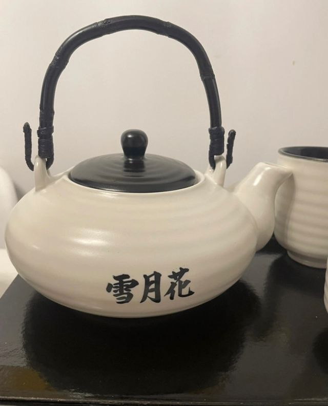 Juego tetera + 4 tazas