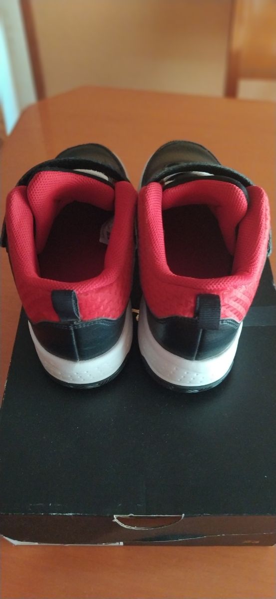 Nike Jordán max aura 3