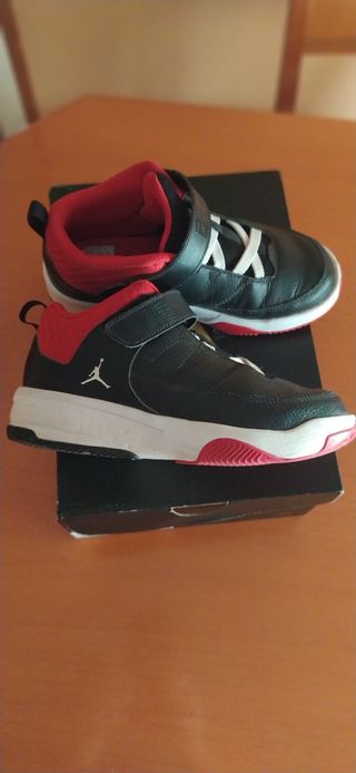 Nike Jordán max aura 3