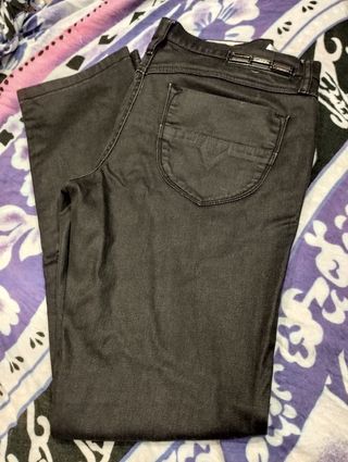 pantalón diesel